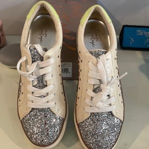 Brand new ladies flat from Crown Vintage